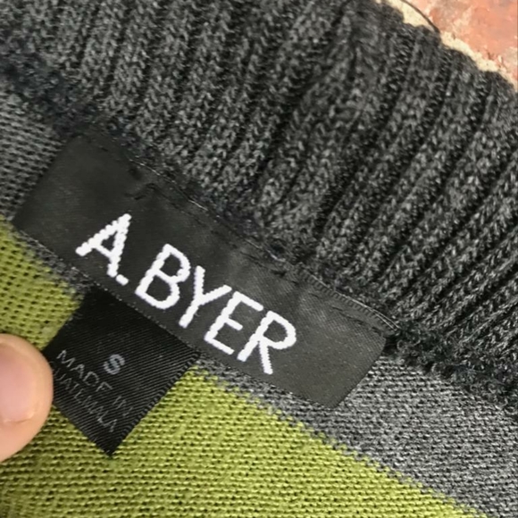 Scoop neckline sweater - Picture 3 of 3